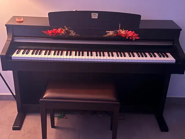 Electric piano yamaha clavinova clp-330, Επαρχία Λάρνακας — Λάρνακα - Καμάρες