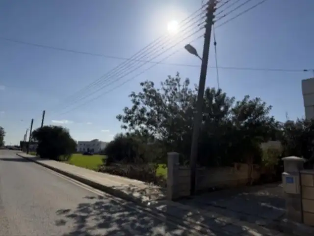 Residential Plot 966 m², Nicosia — Kokkinotrimithia