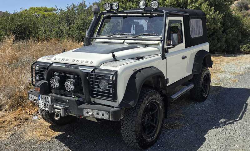 2001 Land Rover Defender 2,5L 2001 Cyprus