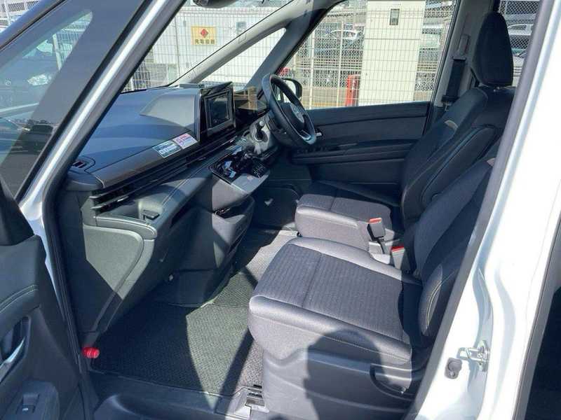 2025 Nissan Serena 2,0L 2025 Cyprus