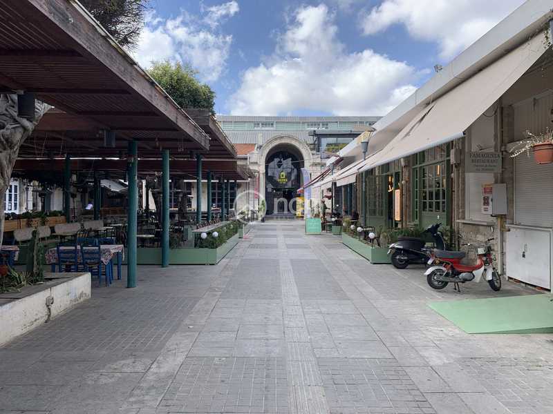 Commercial building in katholiki