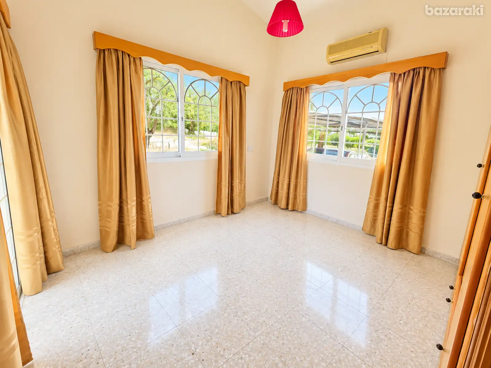 House, 3 bedrooms — 6