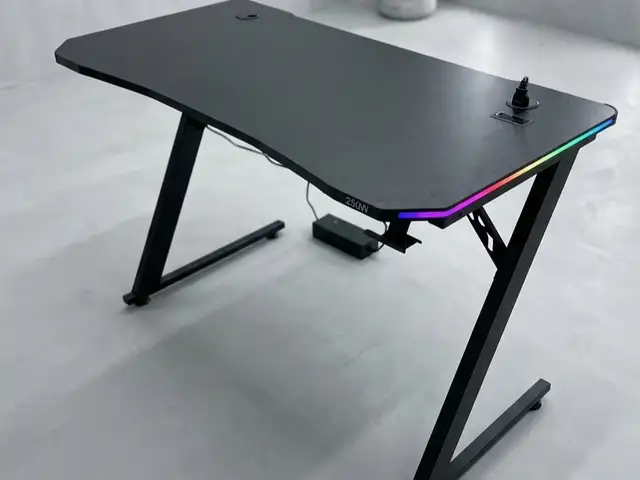 Z-Shape RGB Gaming Desk Good Condition, Επαρχία Λεμεσού — Γερμασόγεια Τουριστική Περιοχή