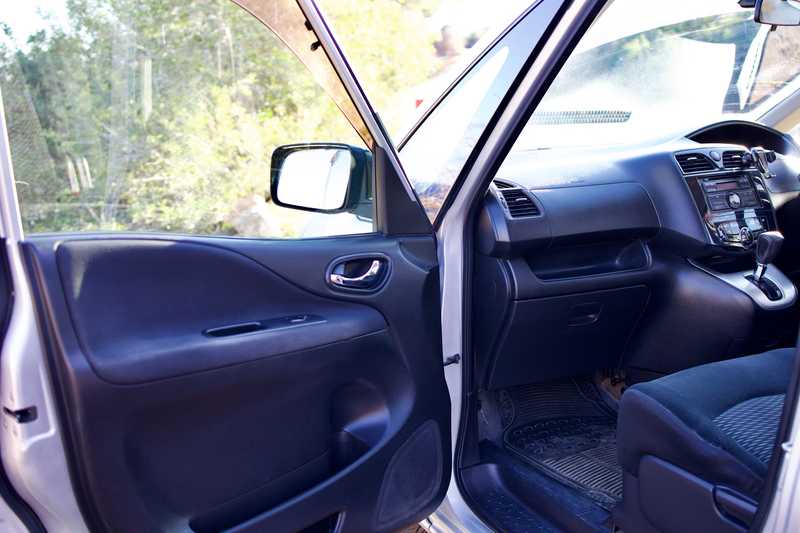 2012 Nissan Serena 2,0L 2012 Cyprus