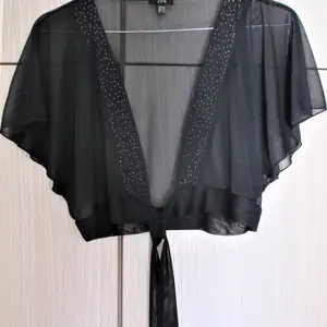 Bolero-type top, Επαρχία Λεμεσού — Άγιος Τύχων Τουριστική Περιοχή