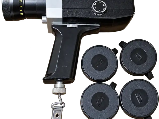 Vintage quarz 1x8s-2 super 8 movie camera-meteor zoom lens-working mechanism, Limassol — Agia Paraskevi