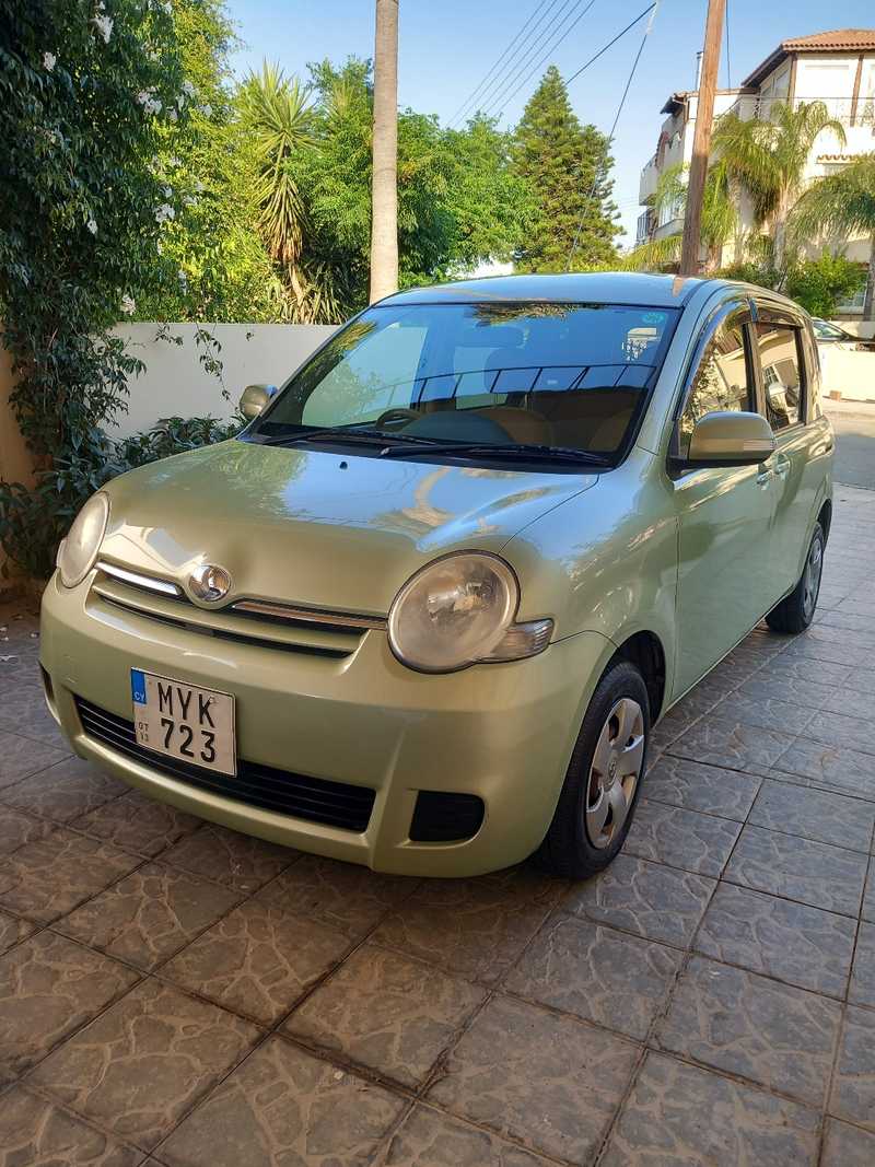 Toyota Sienta 1,5L 2013