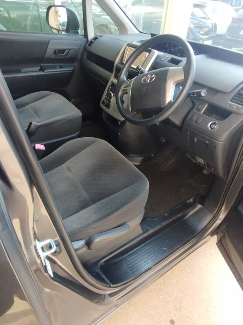 2014 Toyota Voxy 2,0L 2014 Cyprus