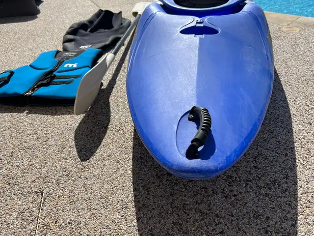 Pyranha 275 g3 sea kayak, Paphos — Tala