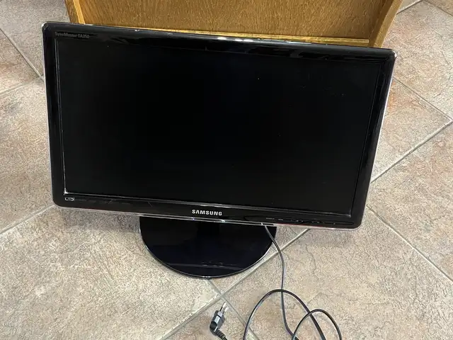 Samsung 22 lcd tv / pc monitor hdmi & vga works with pc decoder required for tv, Επαρχία Λεμεσού — Άγιος Αθανάσιος