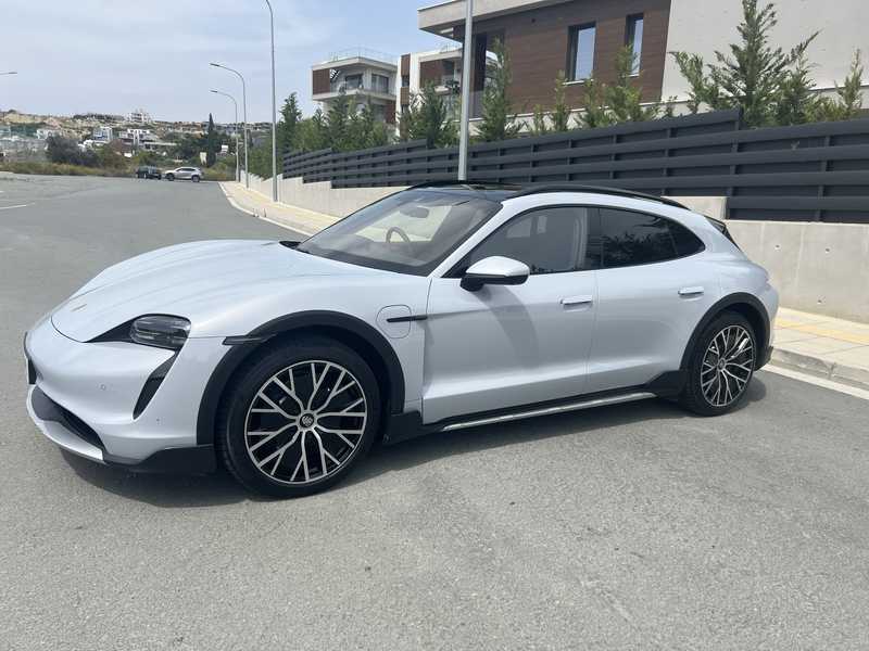 Porsche Taycan Electric 2023