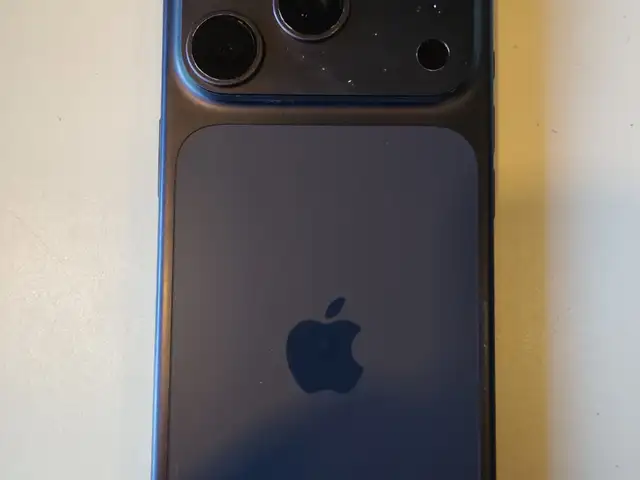 Iphone 17 pro max. doesn't work. for parts only, Επαρχία Λεμεσού — Γερμασόγεια