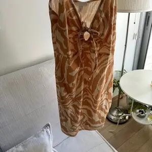 Brown retro dress, Επαρχία Λευκωσίας — Αγλαντζιά