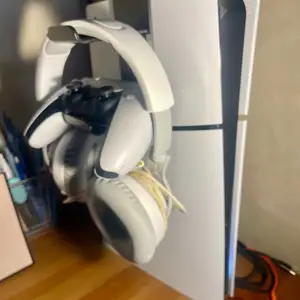 Playstation 5 , screen and headphones, Famagusta — Kapparis
