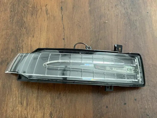 Mercedes sl slk sls class r172 c190 r197 r231 genuine mirror turn signal right, Limassol — Germasogeia