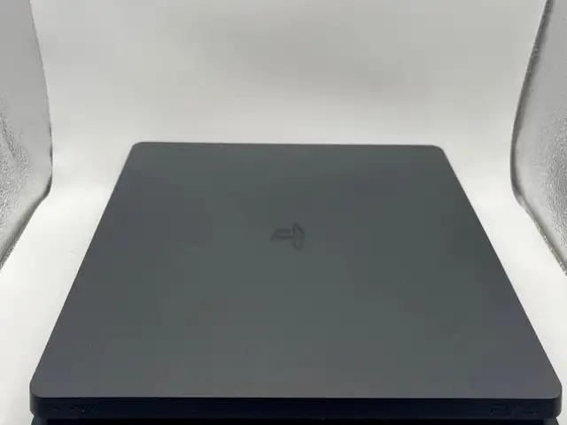 Playstation 4 slim in perfect condition with 2 controllers and 2 games, Επαρχία Λεμεσού — Λεμεσός - Αγία Ζώνη