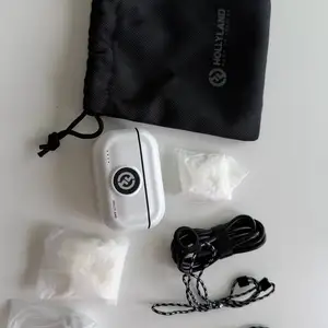 Hollyland lark m2 wireless microphone for iphone, lightning, 2 mics, white, Paphos — Tsada