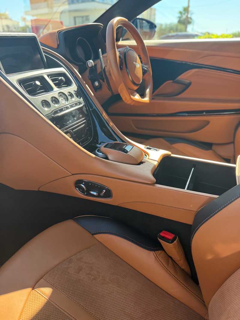 2022 Aston Martin DB11 4,0L 2022 Cyprus