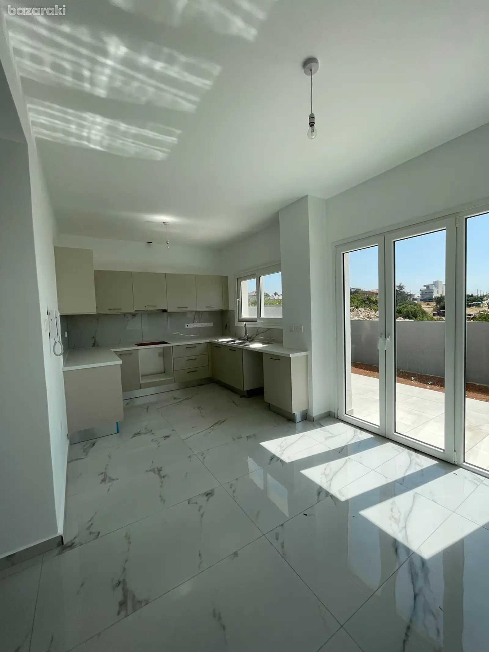 House, 3 bedrooms — 2