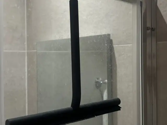 Silicone shower squeegee black with hanging hook, Επαρχία Λάρνακας — Λιβάδια Λάρνακας