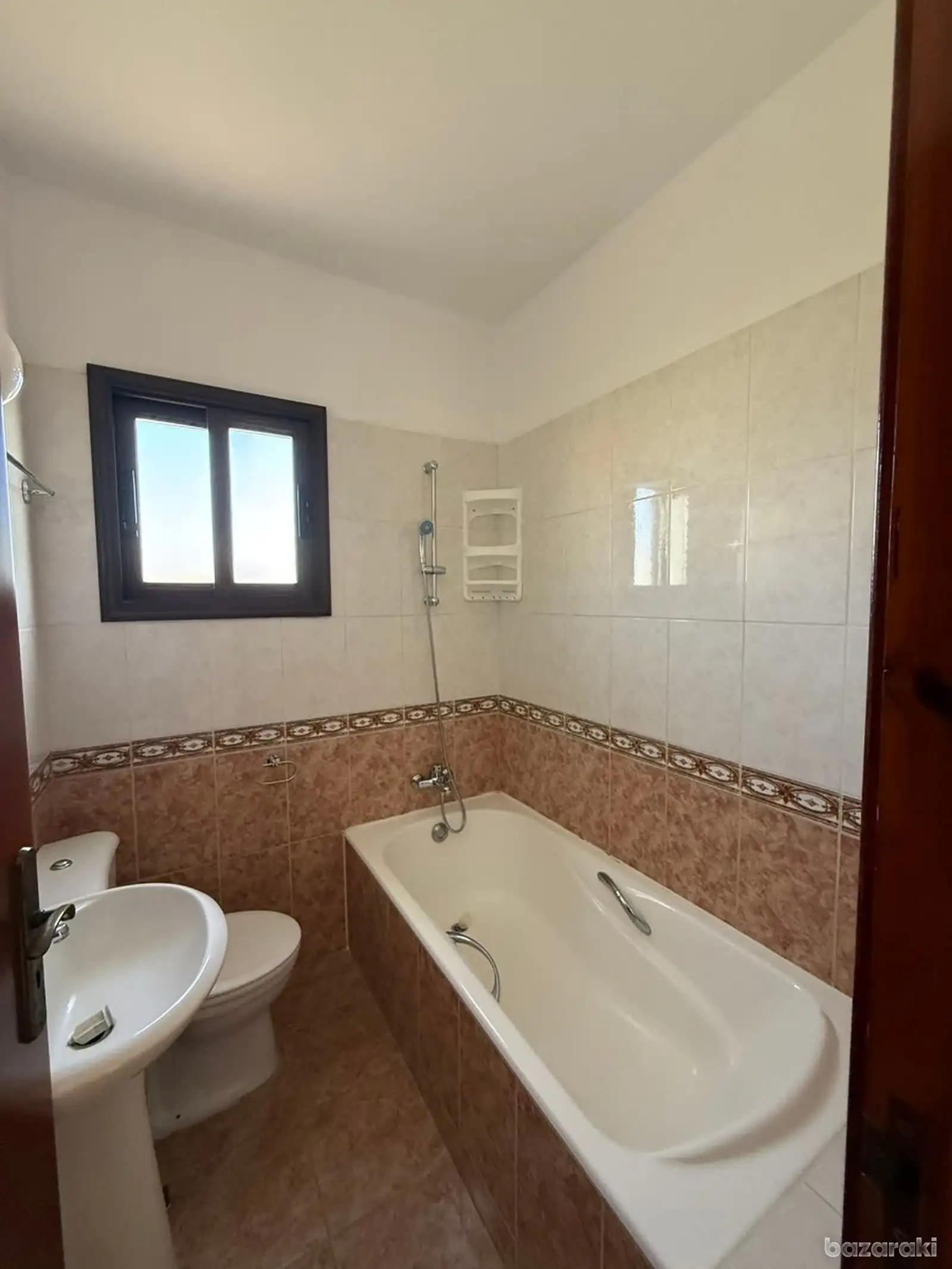 House, 3 bedrooms — 5