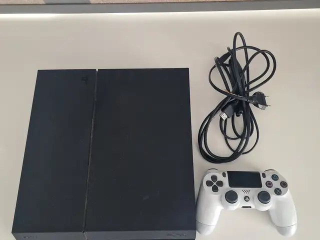 Playstation 4 με 1 χειριστήριο, Επαρχία Λευκωσίας — Λατσιά - Άγιος Γεώργιος