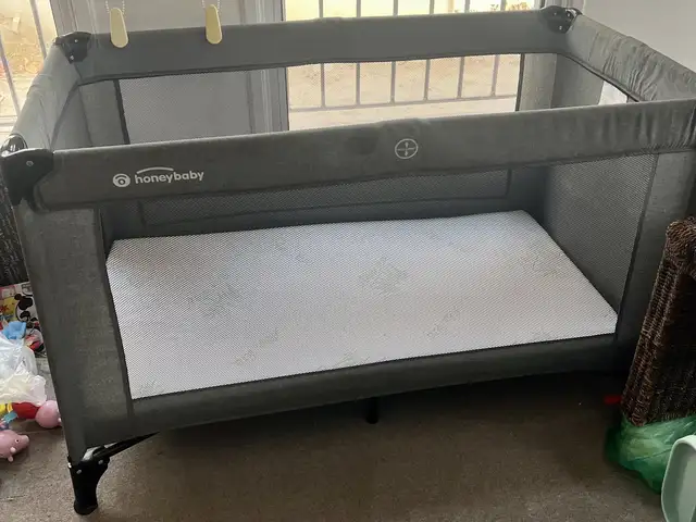 Παρκοκρεβατο με στρωμα/park bed with mattress, Επαρχία Λευκωσίας — Έγκωμη - Παρισσινός