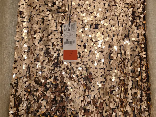 Stradivarius gold sequined skirt, size xs, with tags, Limassol — Limassol - Agia Zoni