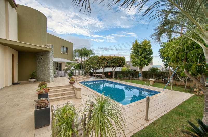 5-bedroom villa for sale