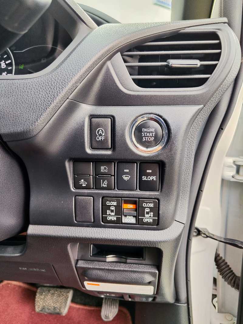 2020 Toyota Noah 2,0L 2020 Cyprus