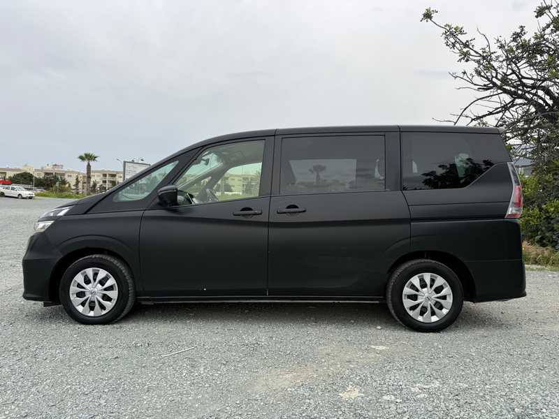 2017 Nissan Serena 2,0L 2017 Cyprus