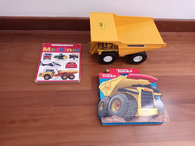 Dump truck liebherr and truck books, Επαρχία Πάφου — Έμπα