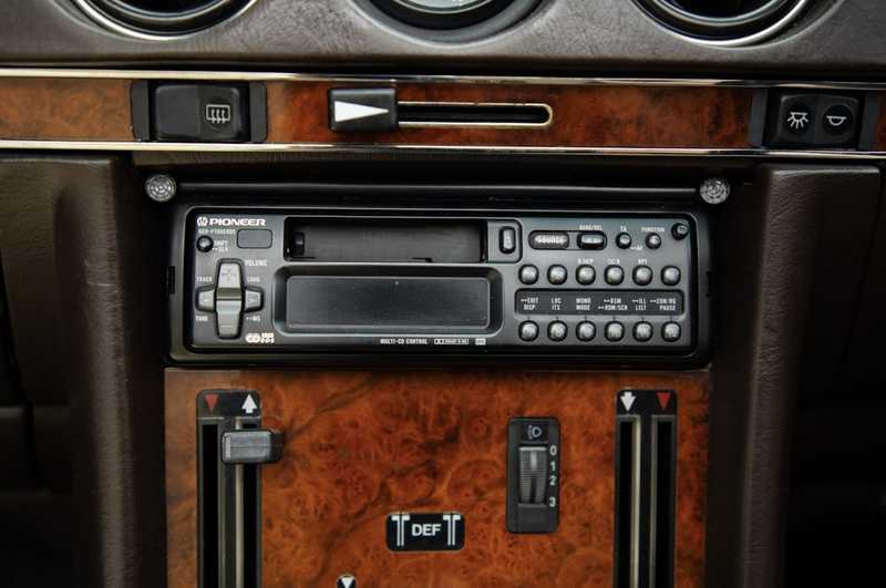 1985 Mercedes-Benz SL-Class 5,0L 1985 Cyprus