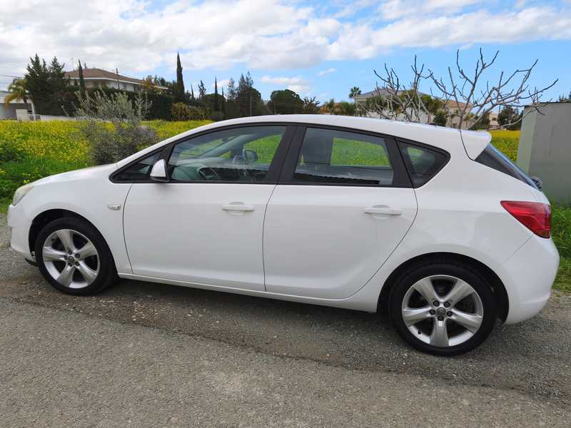 2011 Opel, Vauxhall Astra 1,4L 2011 Cyprus