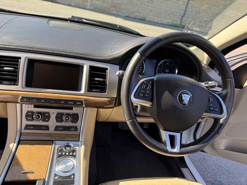 2014 Jaguar XJ 2,2L 2014 Cyprus