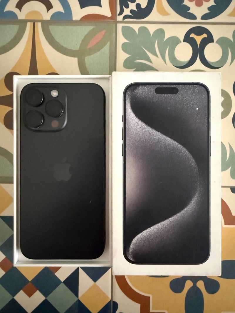 iPhone15　256GB ブラック　バッテリー84% Iphone 15 pro max 256gb black 84 battery health €690 №6443882 in