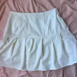 White skirt, Επαρχία Λεμεσού — Λεμεσός - Κάψαλος