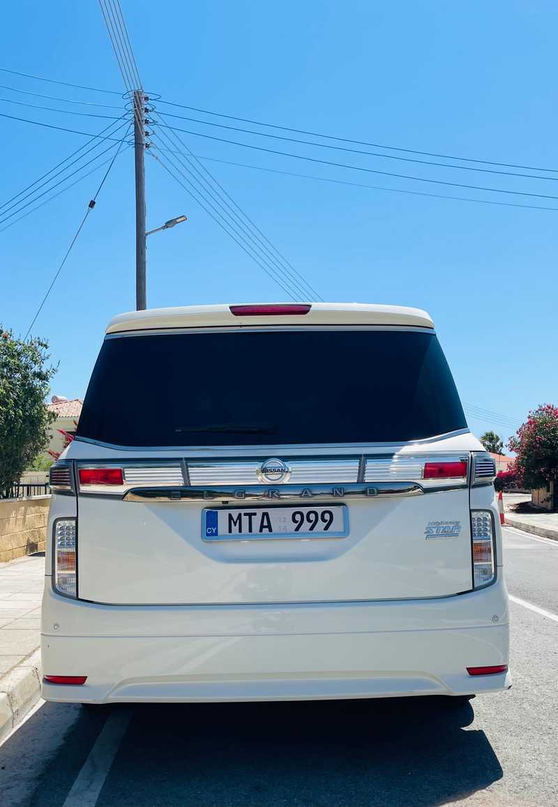 2015 Nissan Elgrand 2,5L 2015 Cyprus