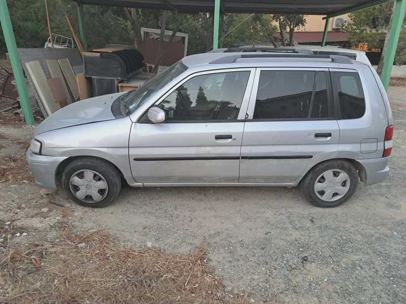 Mazda Demio 4,8L 1999