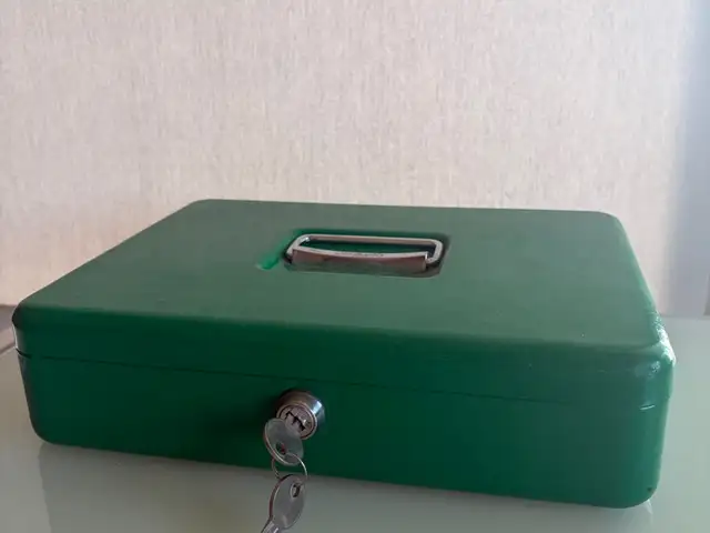 Vintage green metal brabantia cash box -geldkistje- w/chrome handle+locker w/key, Paphos — Paphos - Agios Theodoros