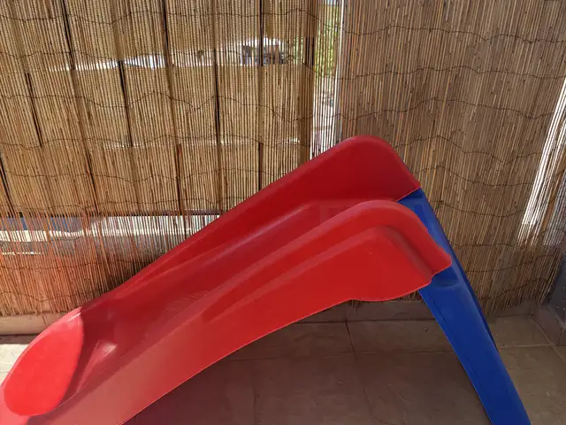 Kids plastic slide, Limassol — Limassol - Mesa Geitonia