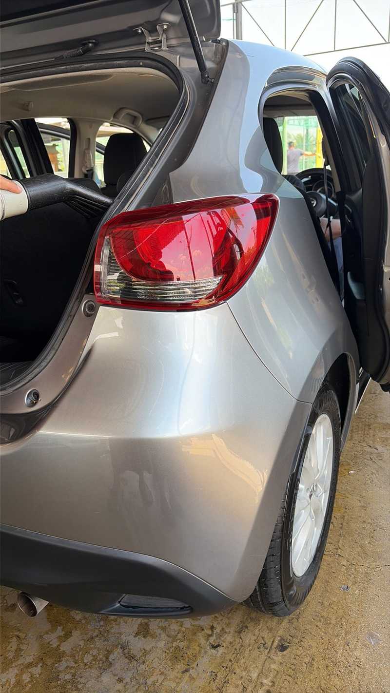 Mazda Demio 8,0L 2015