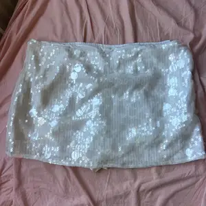 White glitter skirt, Επαρχία Λεμεσού — Λεμεσός - Κάψαλος