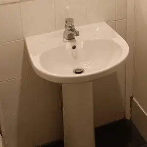 Sink with ceramic pedestal, Επαρχία Πάφου — Τάλα