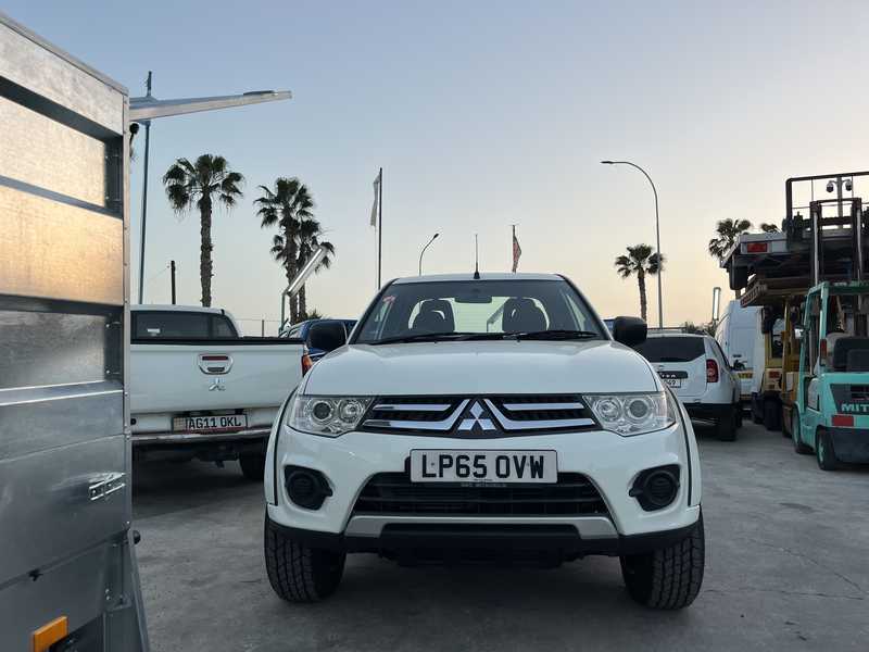 2015 Mitsubishi L200 2,4L 2015 Cyprus