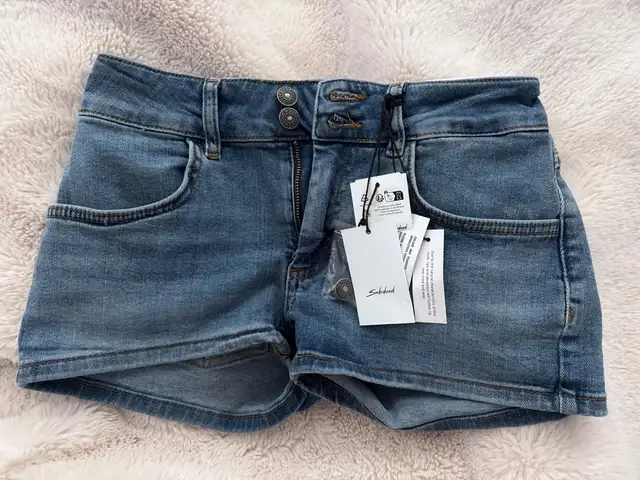 Subdued low waist jeans, Larnaca — Aradippou - Apostolos Loukas