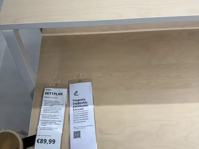 Mittplan desk from ikea, Limassol — Kato Polemidia