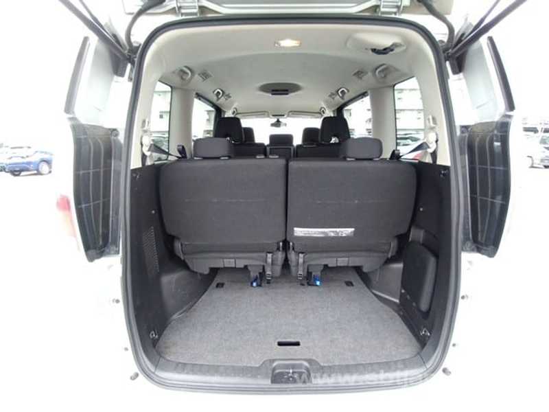 2022 Nissan Serena 2,0L 2022 Cyprus