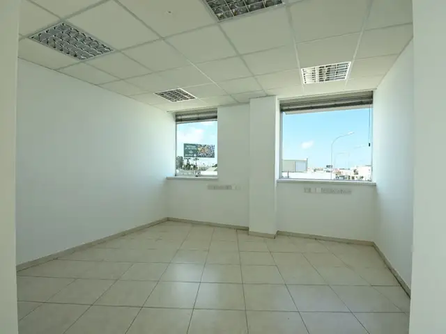 1st floor office space for rent in central location in paralimni, Famagusta — Paralimni - 3