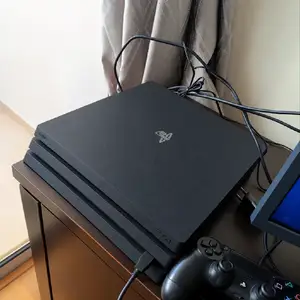 PlayStation 4 Slim + Controller + 3 Games Excellent Condition, Επαρχία Λάρνακας — Λιβάδια Λάρνακας